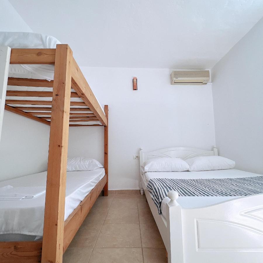Garden Villa Naza Piqeras Dış mekan fotoğraf