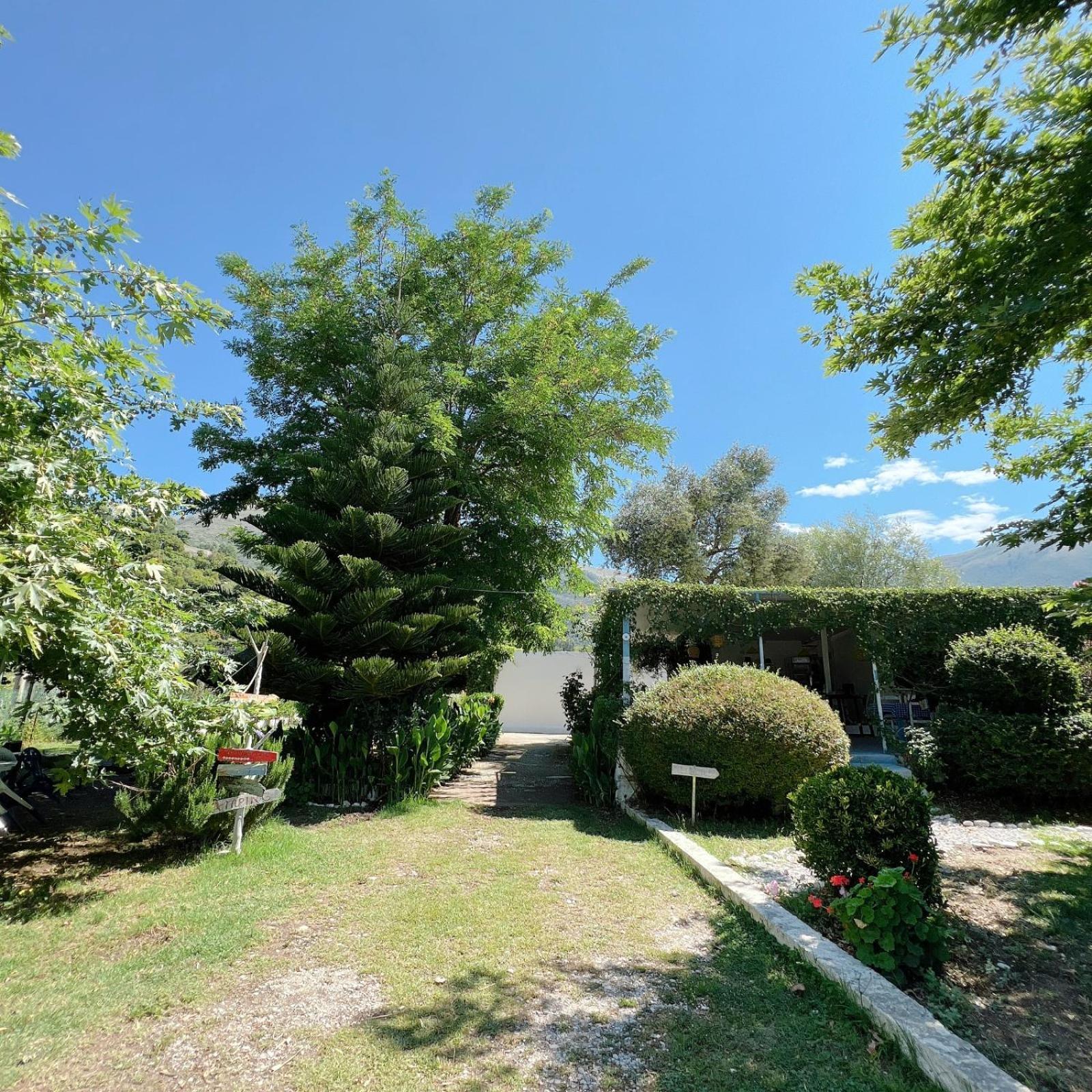 Garden Villa Naza Piqeras Dış mekan fotoğraf